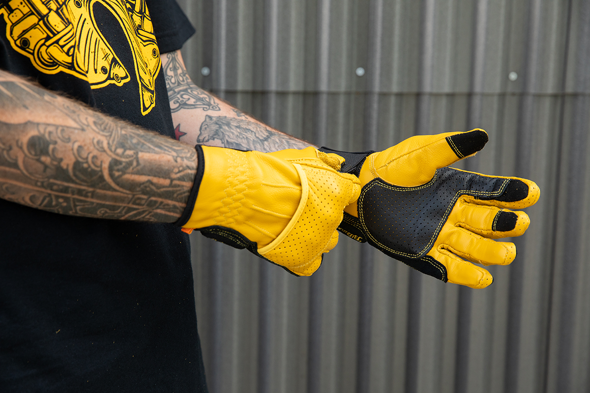 Borrego Gloves - Gold/Black - Small