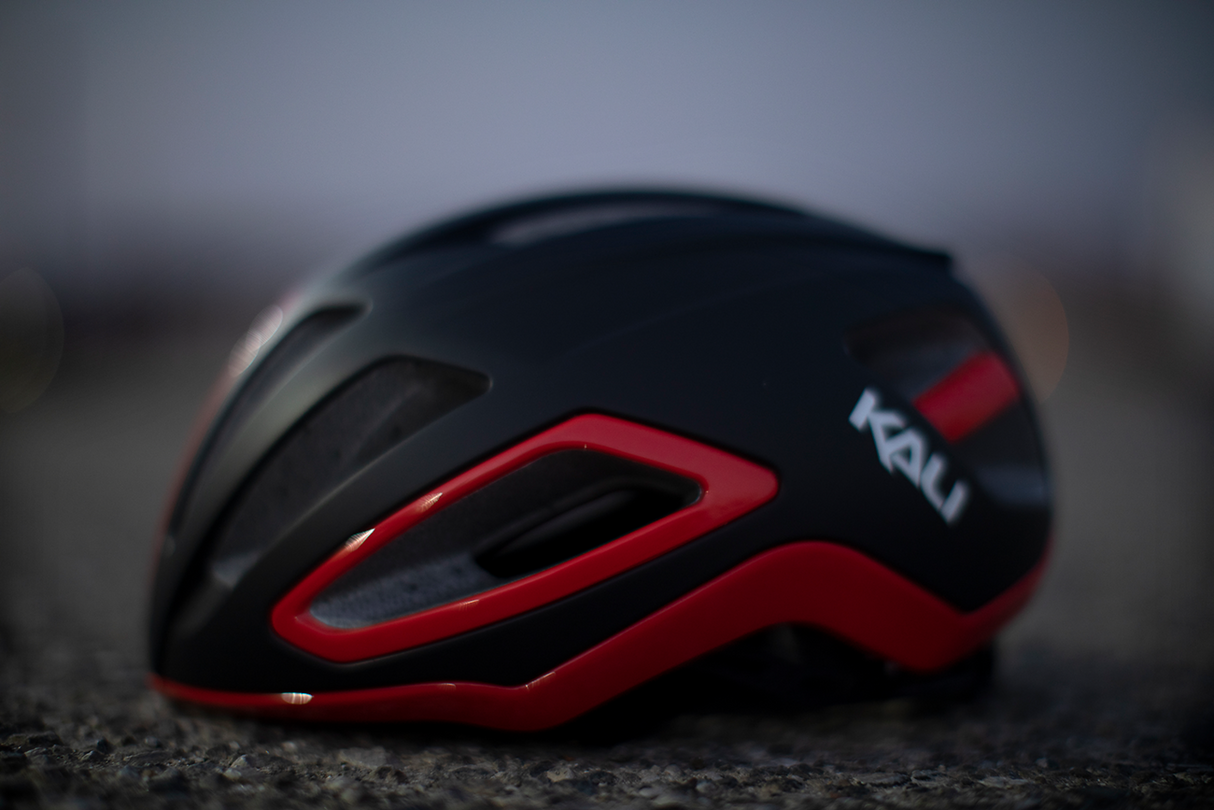 Uno Helmet - Matte Black/Red - S/M